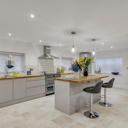 Spacious 6-Bed Home, Near The Norfolk Broads Clippesby Екстериор снимка