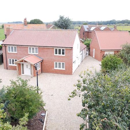 Spacious 6-Bed Home, Near The Norfolk Broads Clippesby Екстериор снимка