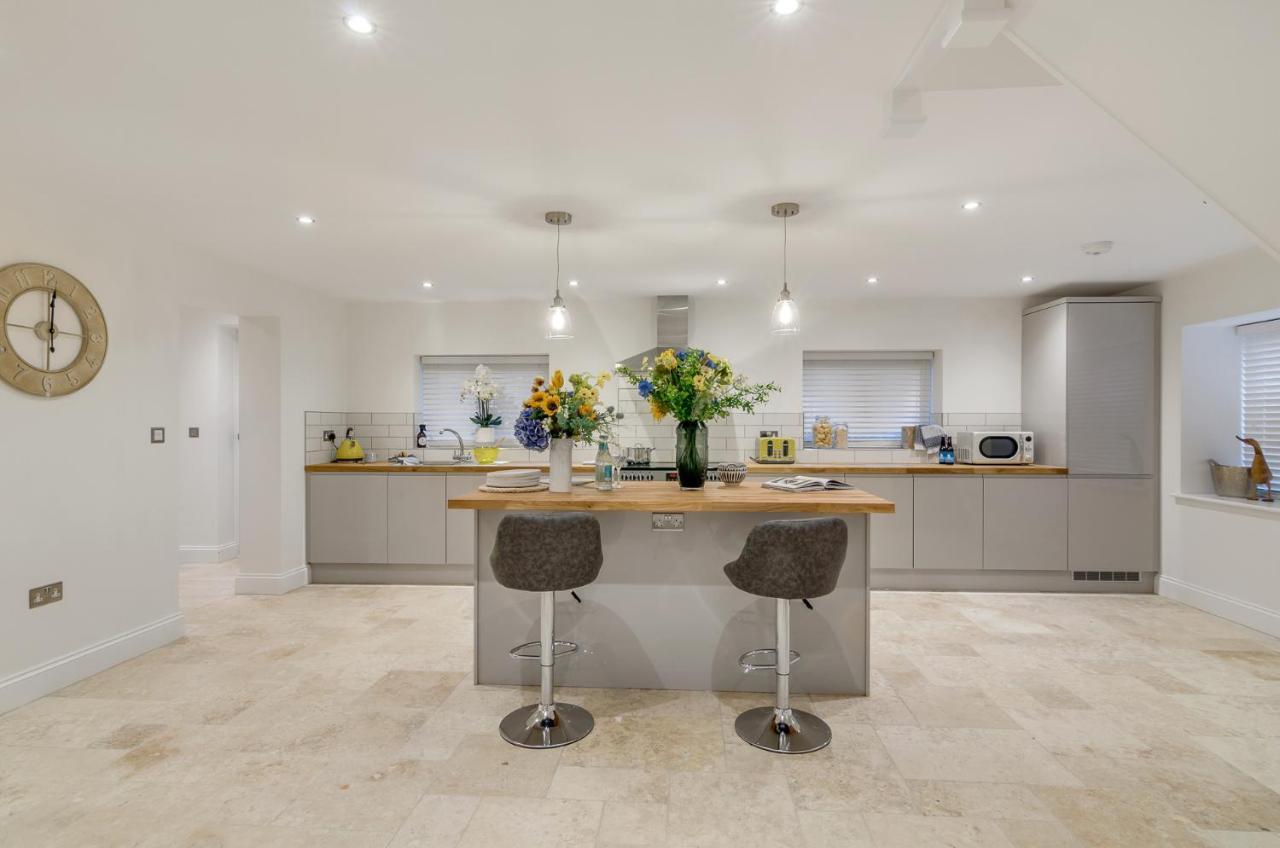 Spacious 6-Bed Home, Near The Norfolk Broads Clippesby Екстериор снимка