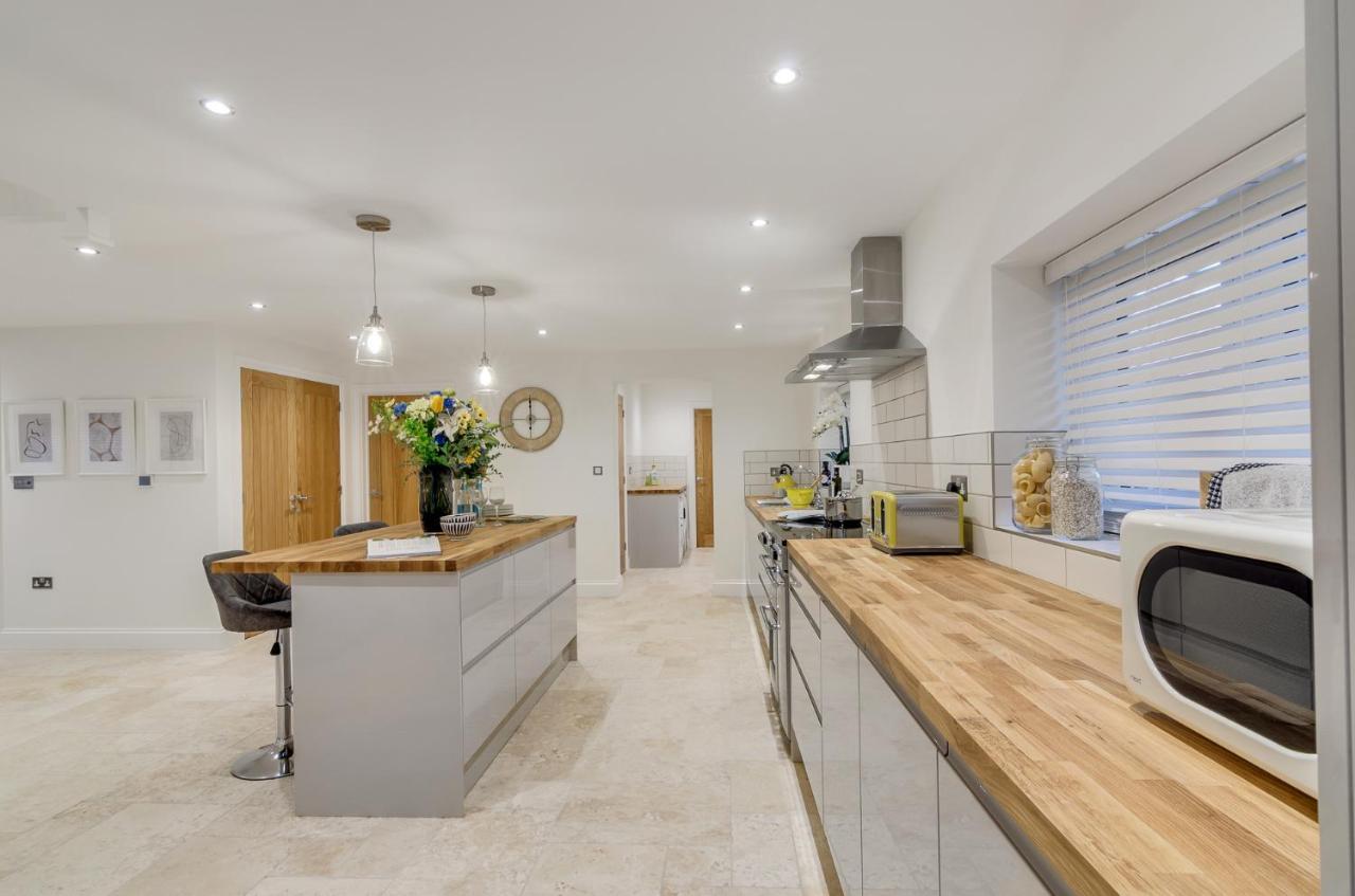 Spacious 6-Bed Home, Near The Norfolk Broads Clippesby Екстериор снимка