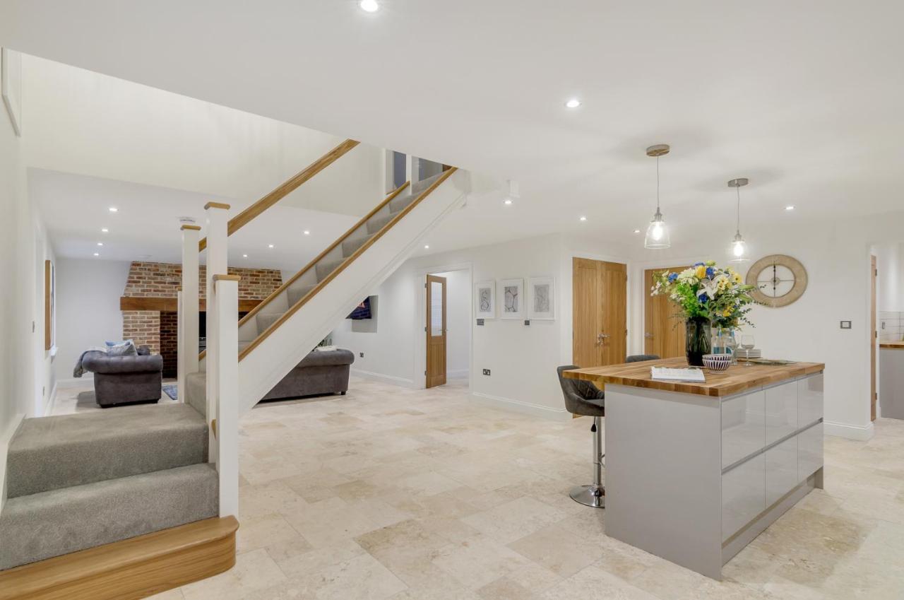 Spacious 6-Bed Home, Near The Norfolk Broads Clippesby Екстериор снимка