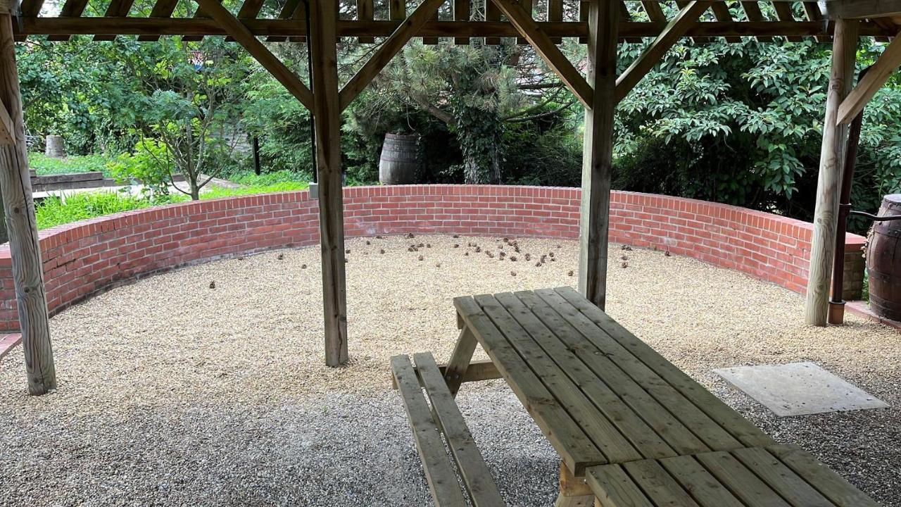 Spacious 6-Bed Home, Near The Norfolk Broads Clippesby Екстериор снимка