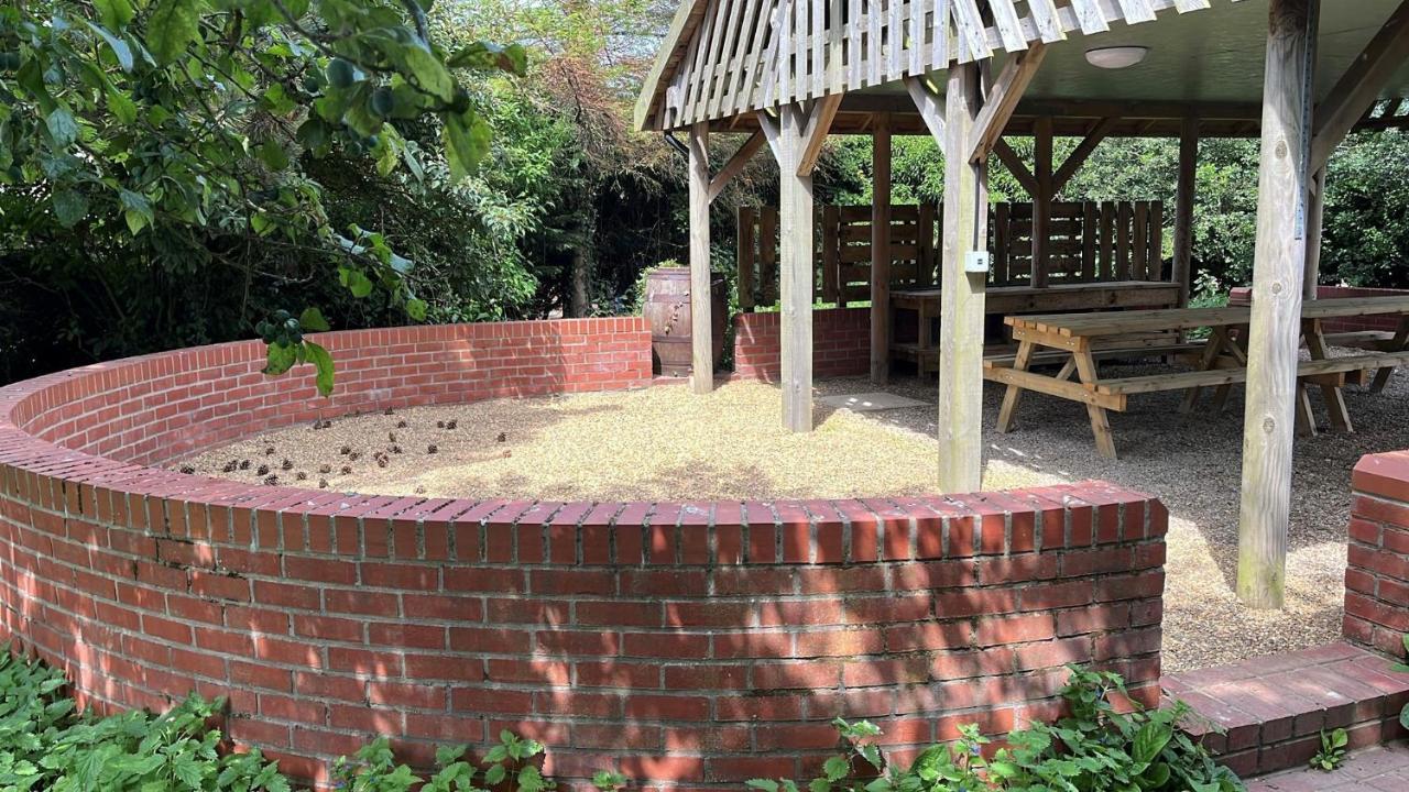 Spacious 6-Bed Home, Near The Norfolk Broads Clippesby Екстериор снимка