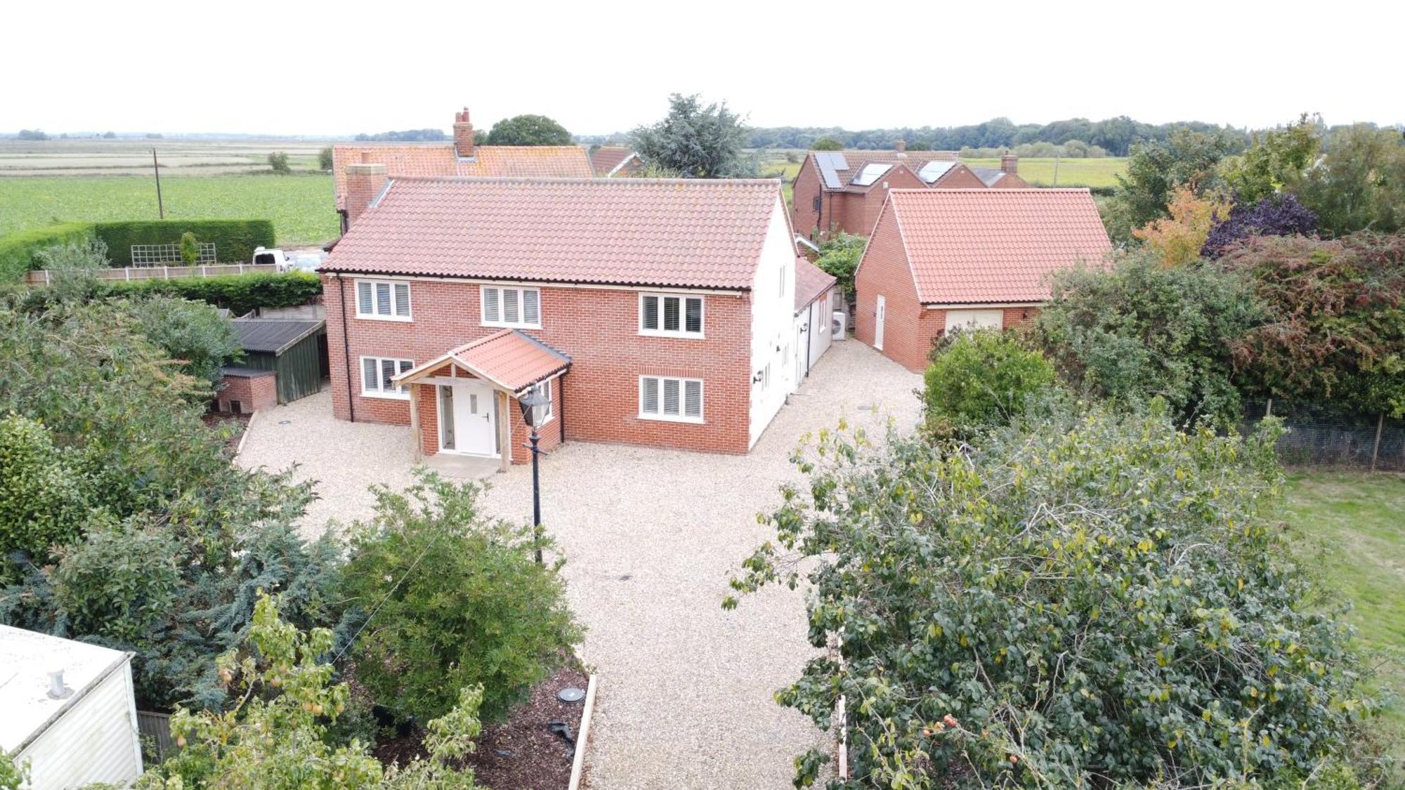 Spacious 6-Bed Home, Near The Norfolk Broads Clippesby Екстериор снимка